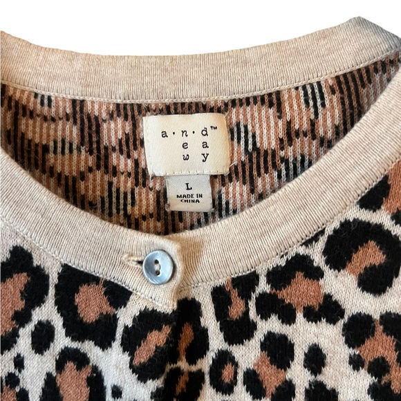 A New Day Sweater Cheetah Print Women’s size Large B52 - Picture 2 of 5